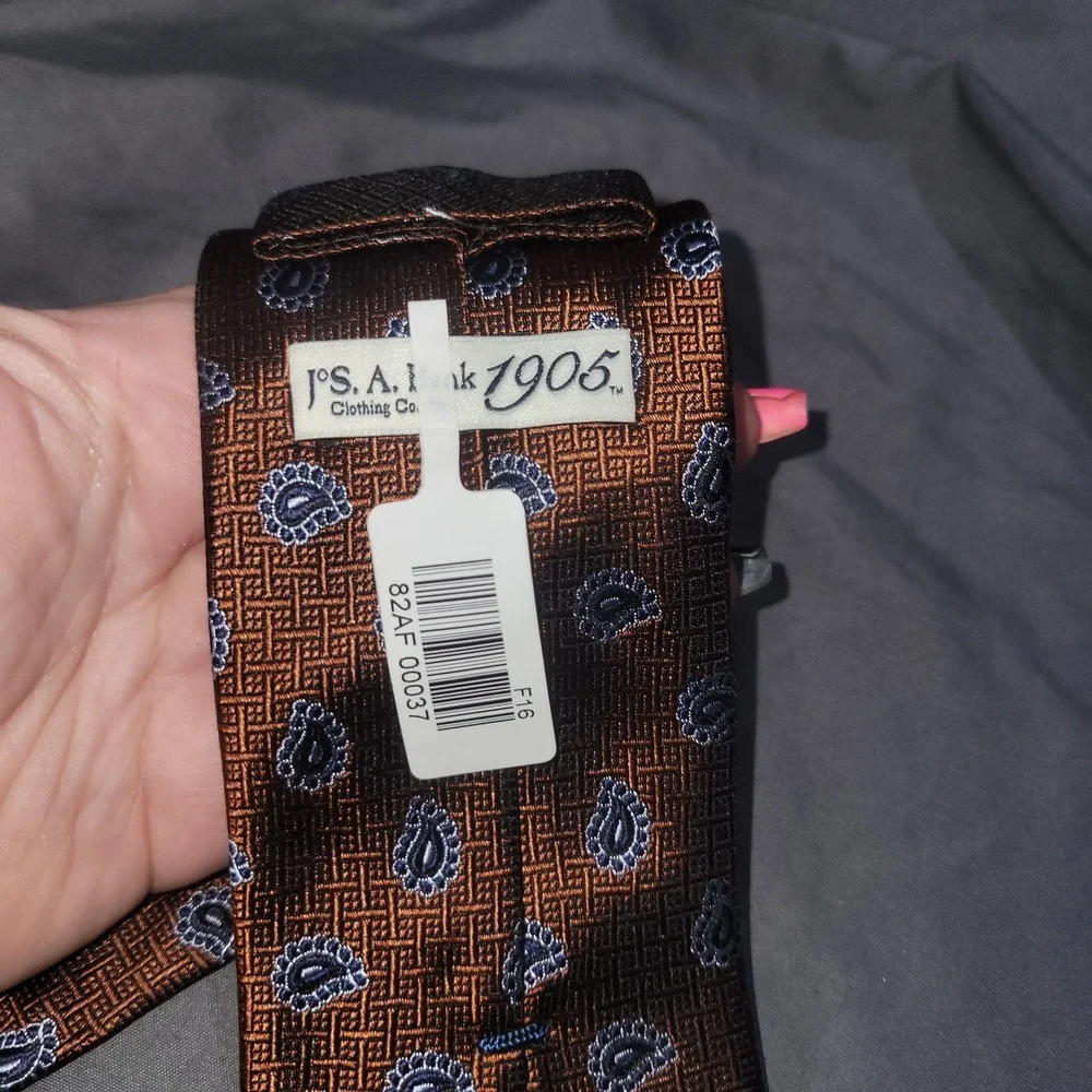 JoS. A. Bank 1905 Men's Gold/Navy Paisley Print Tie, 100% Silk